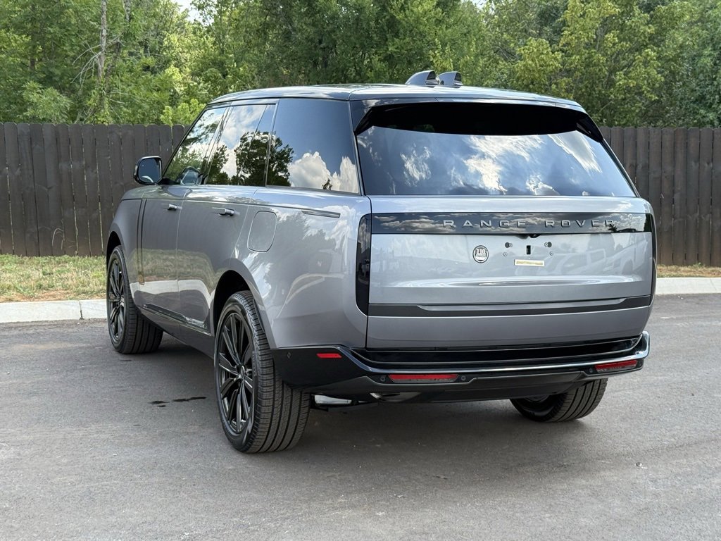 New 2025 Land Rover Range Rover SE image 3