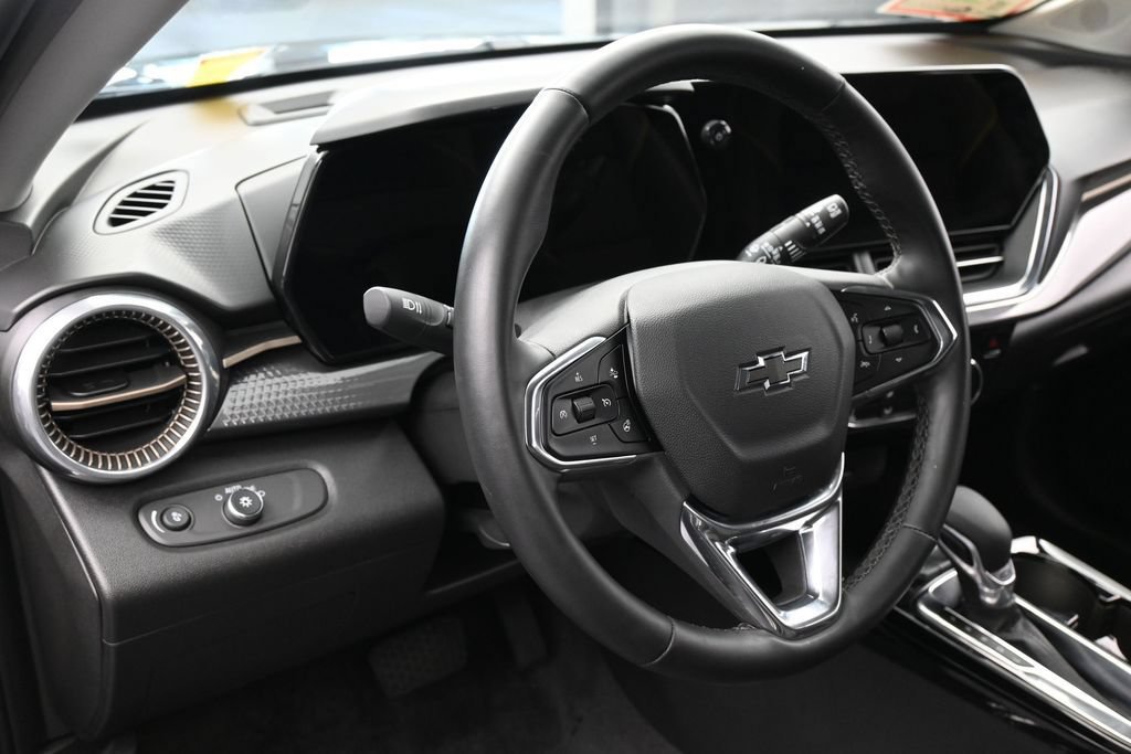 Used 2025 Chevrolet Trax ACTIV FWD image 15