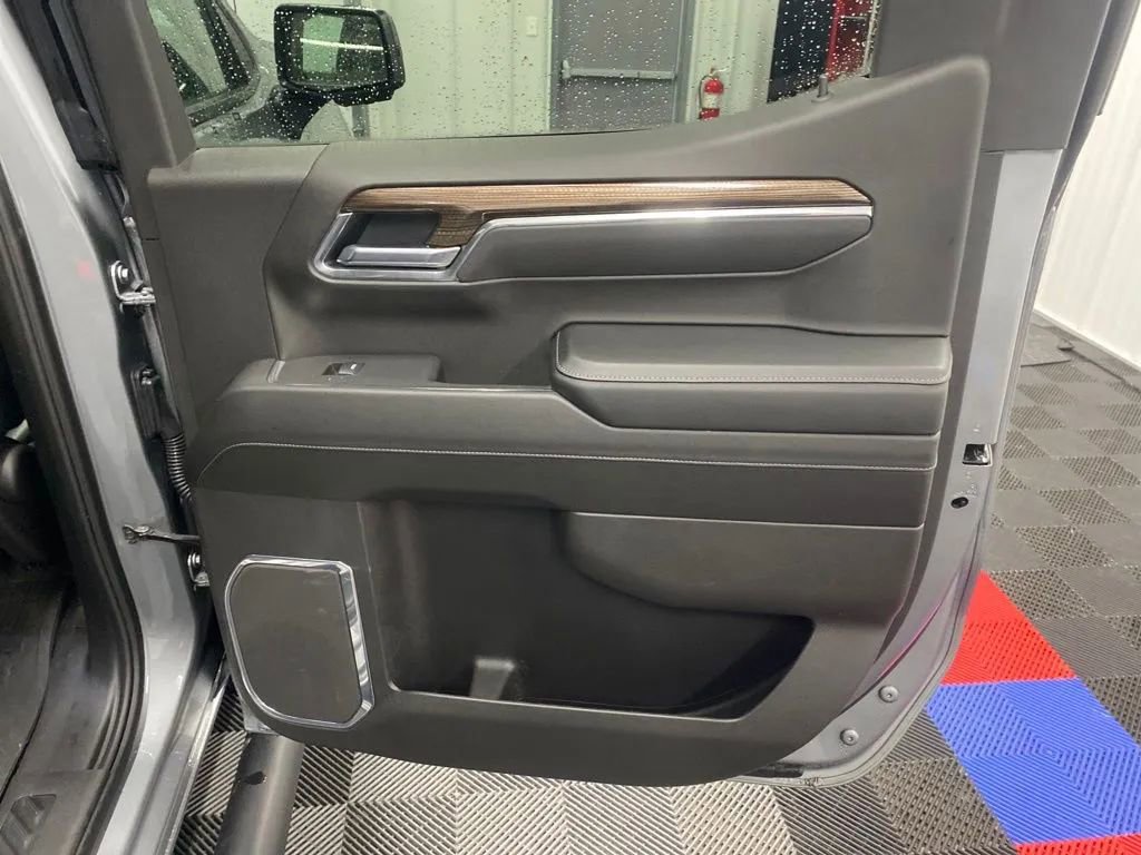 Used 2025 Chevrolet Silverado 1500 LT Trail Boss w/ LT Trail Boss Premium Package image 11