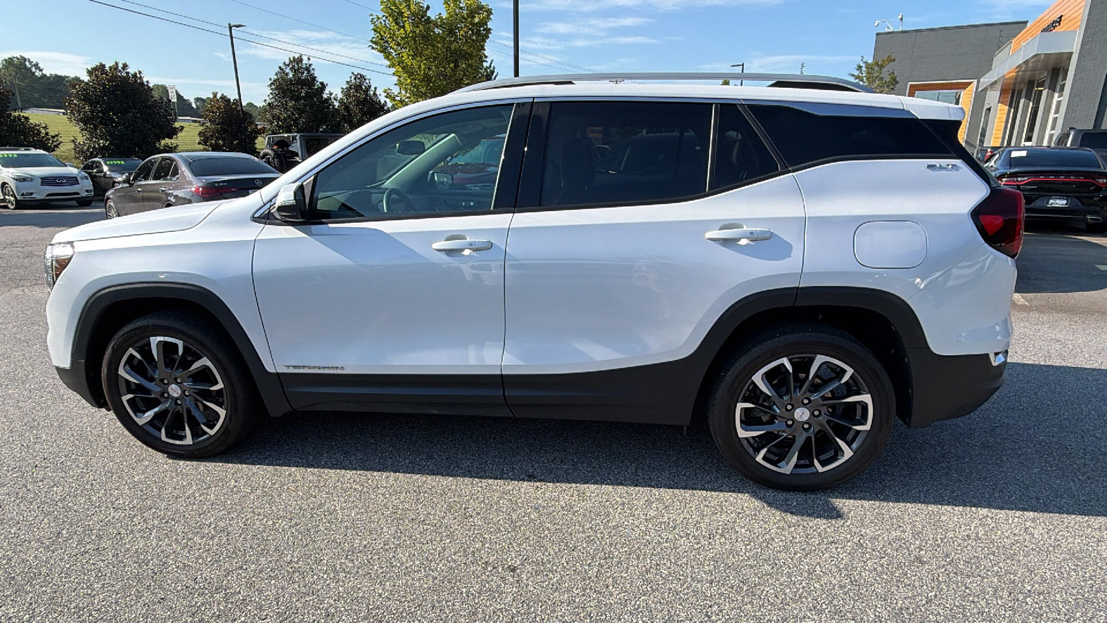 Used 2022 GMC Terrain SLT w/ Infotainment Package II AWD/4WD image 11