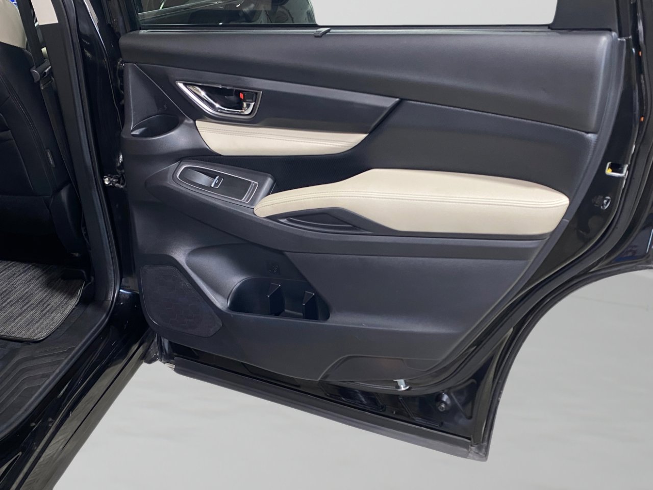 Used 2022 Subaru Ascent Limited image 32