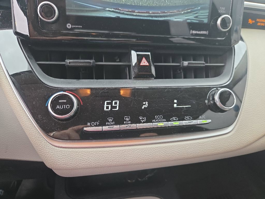 Used 2022 Toyota Corolla LE FWD image 11