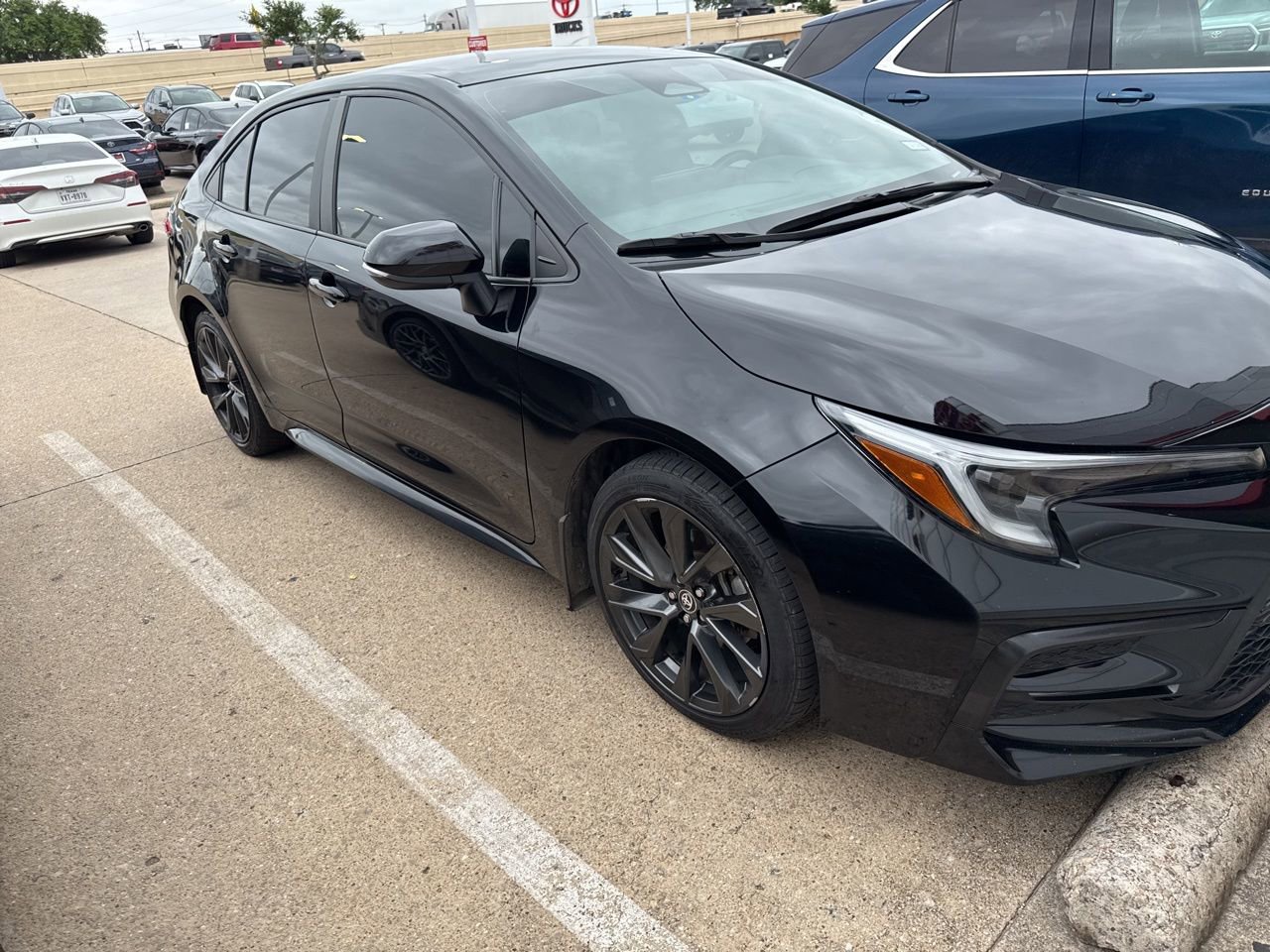 Used 2025 Toyota Corolla SE FWD image 2