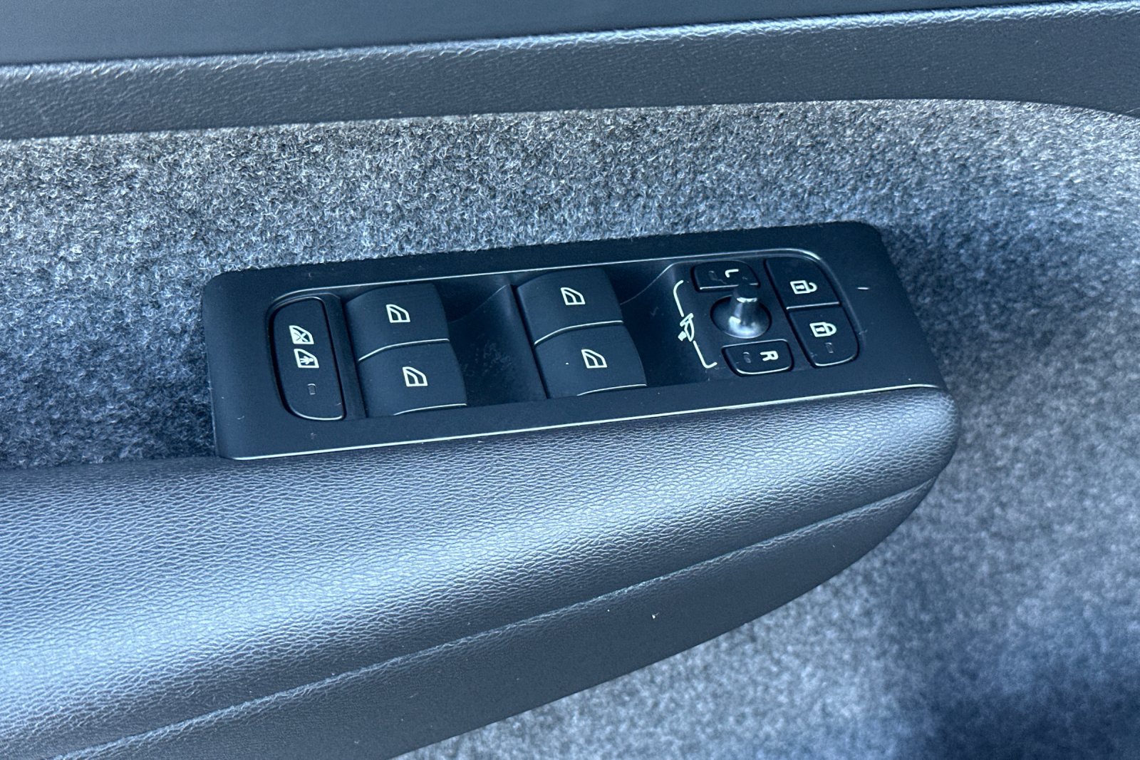 Certified 2023 Volvo XC40 Recharge Plus w/ Protection Package Premier AWD/4WD image 12