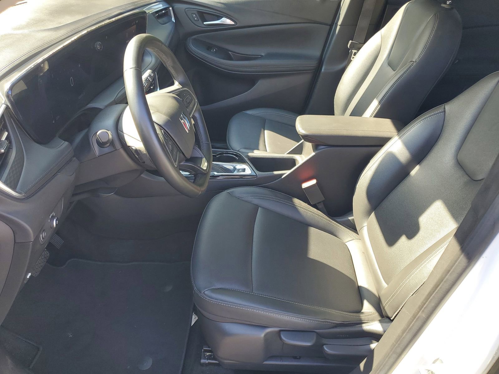 Used 2024 Buick Encore GX Sport Touring image 5