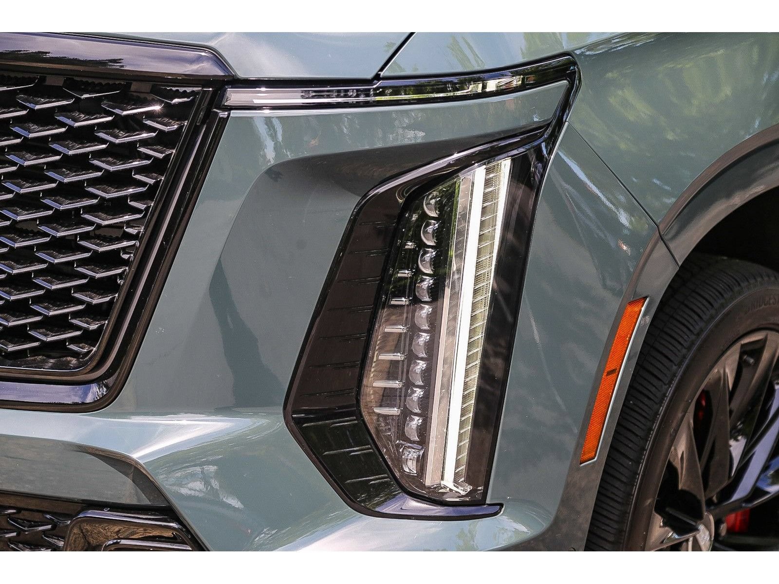 Used 2025 Cadillac Escalade ESV V AWD/4WD image 7