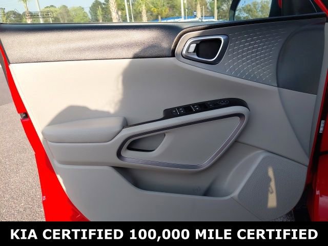 Certified 2025 Kia Soul LX image 18