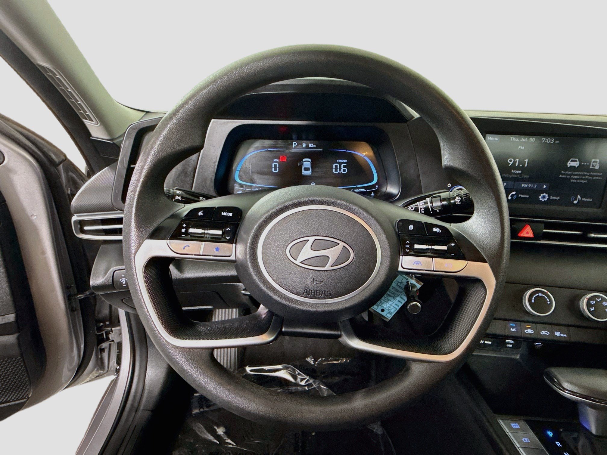 Used 2025 Hyundai Elantra SE FWD image 13