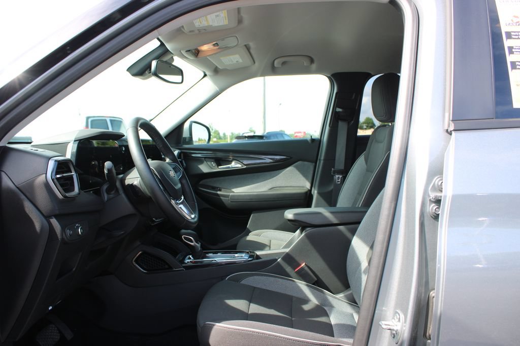 Used 2025 Chevrolet TrailBlazer LT w/ Convenience Package FWD image 23