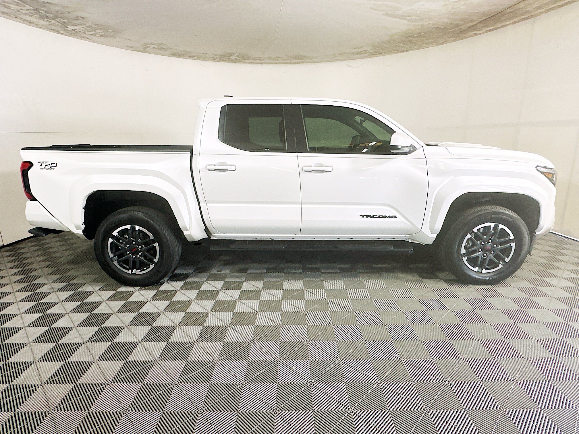 Used 2024 Toyota Tacoma TRD Sport RWD image 2