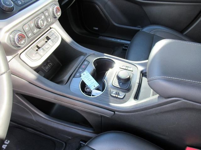 Used 2023 GMC Acadia SLT w/ Elevation Edition image 18