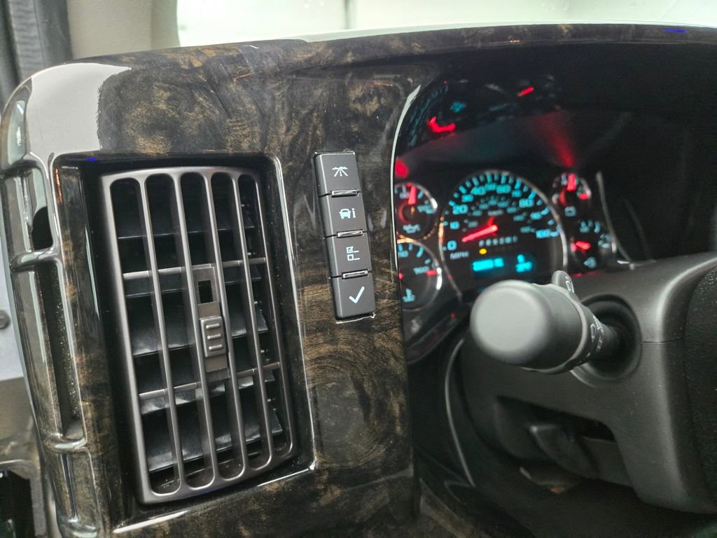 Used 2023 GMC Savana 2500 image 20