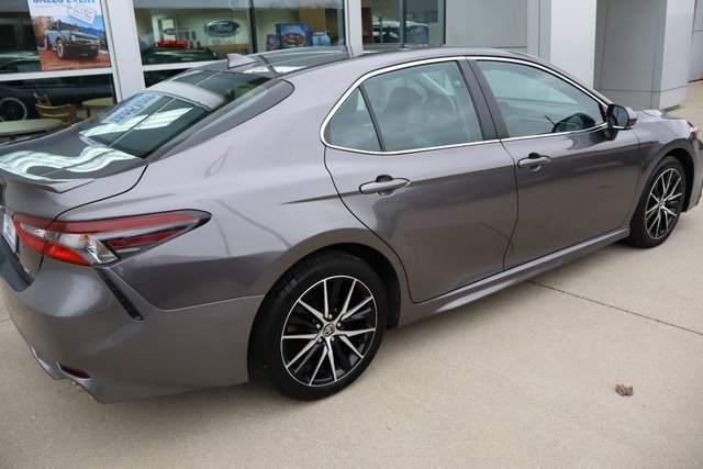 Used 2023 Toyota Camry SE image 9