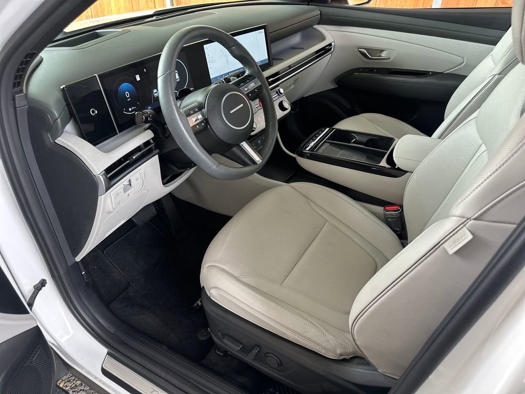 Used 2025 Hyundai Tucson Limited image 2