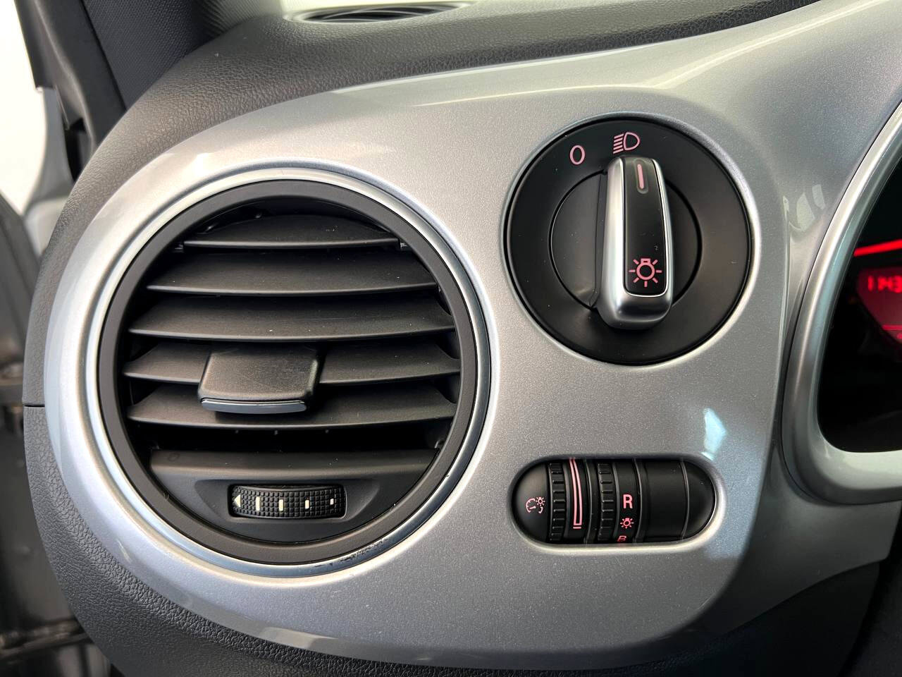 Used 2013 Volkswagen Beetle 2.5 image 21