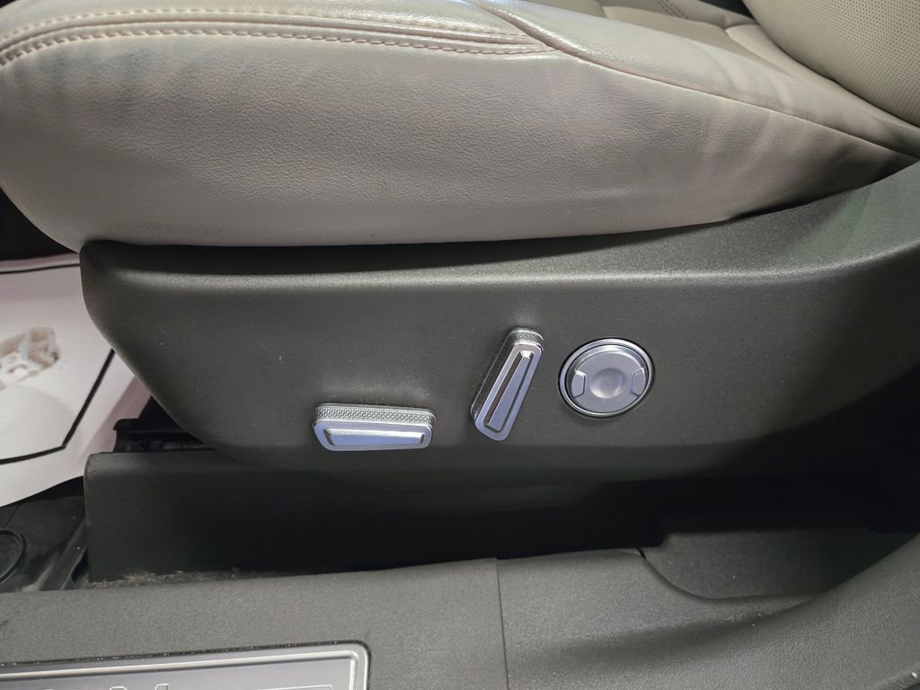 Used 2024 Lincoln Nautilus Premier w/ Equipment Group 102A image 14