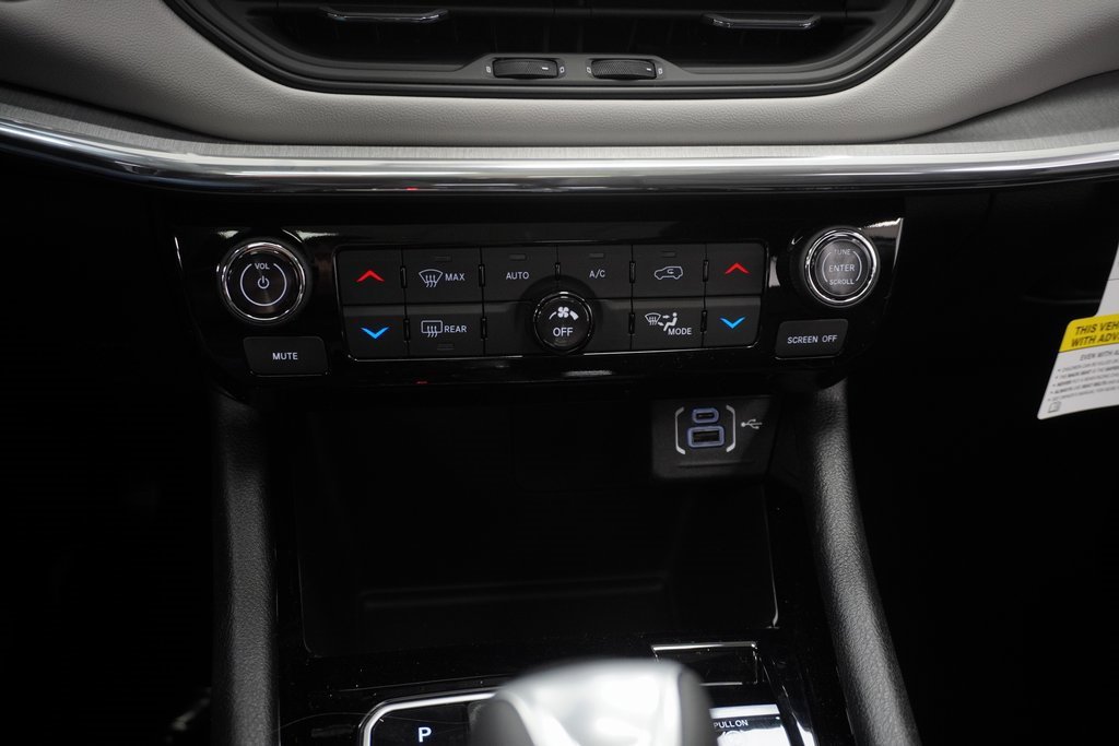 Certified 2024 Jeep Compass Limited w/ Sun and Sound Group image 30