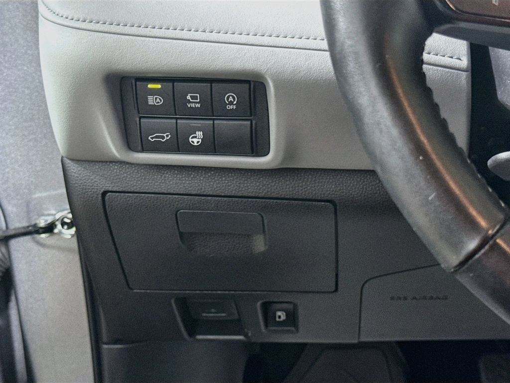 Certified 2025 Toyota Highlander Platinum AWD/4WD image 10