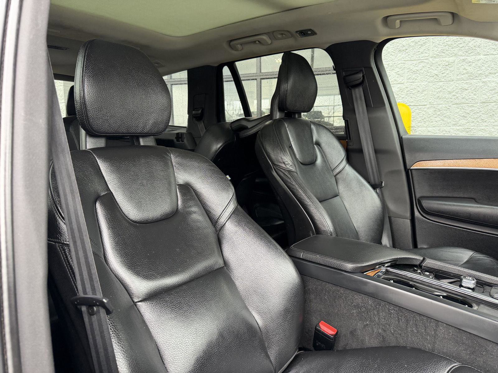 Used 2022 Volvo XC90 T6 Momentum w/ Climate Package AWD/4WD image 49