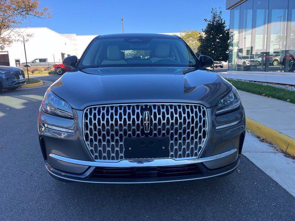 Used 2025 Lincoln Corsair AWD image 2