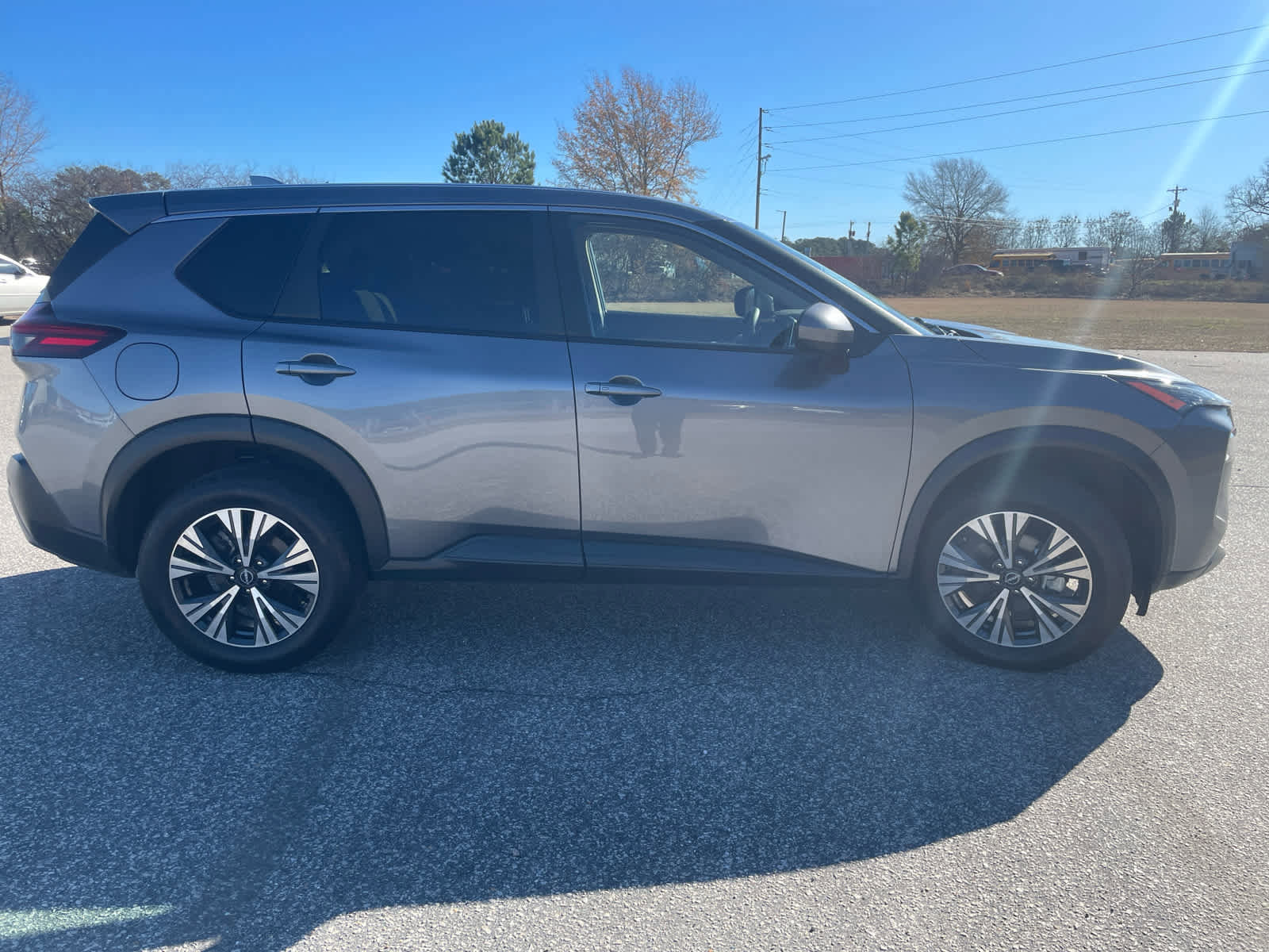 Used 2023 Nissan Rogue SV image 10