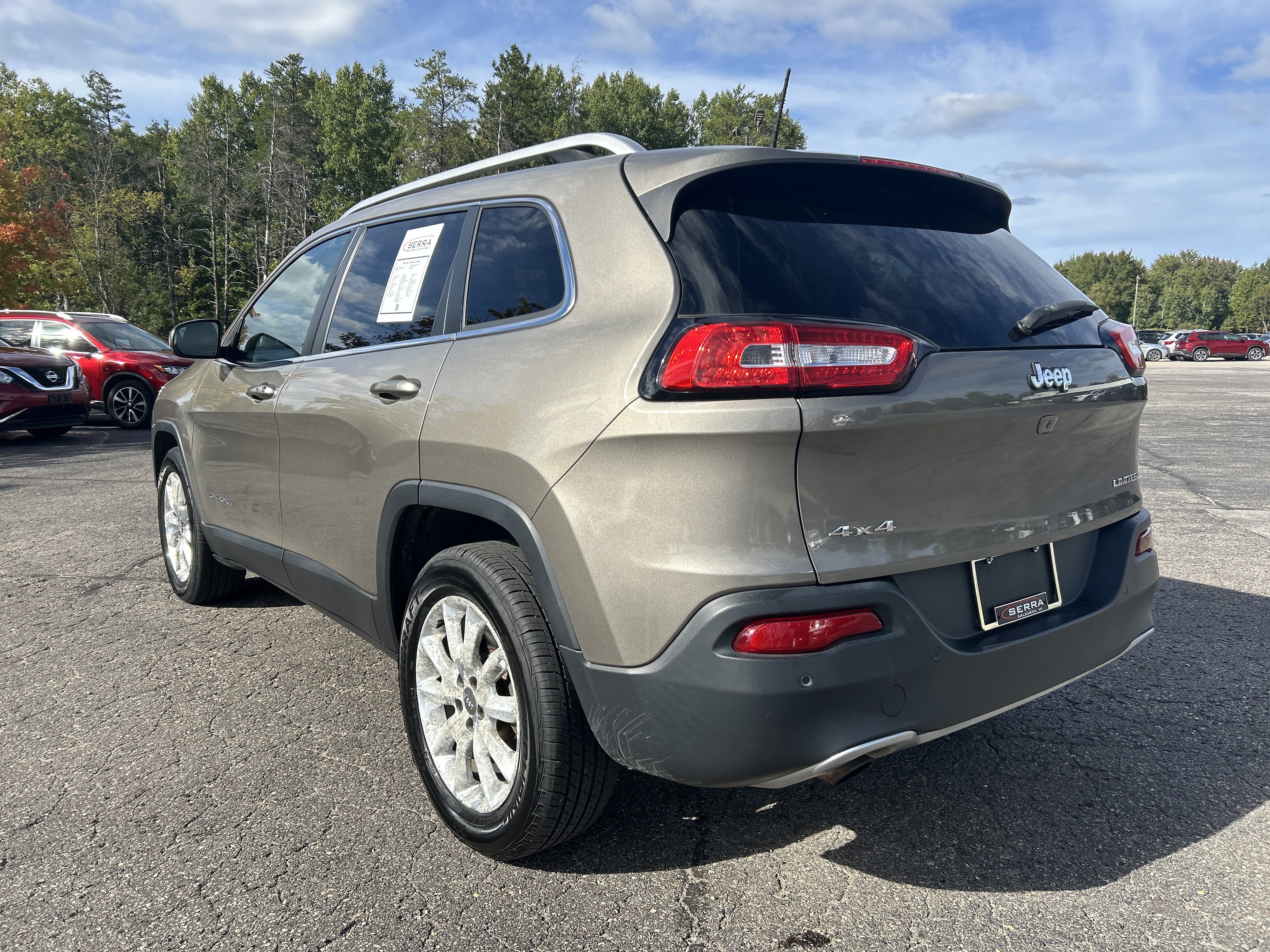 Used 2016 Jeep Cherokee Limited AWD/4WD image 5