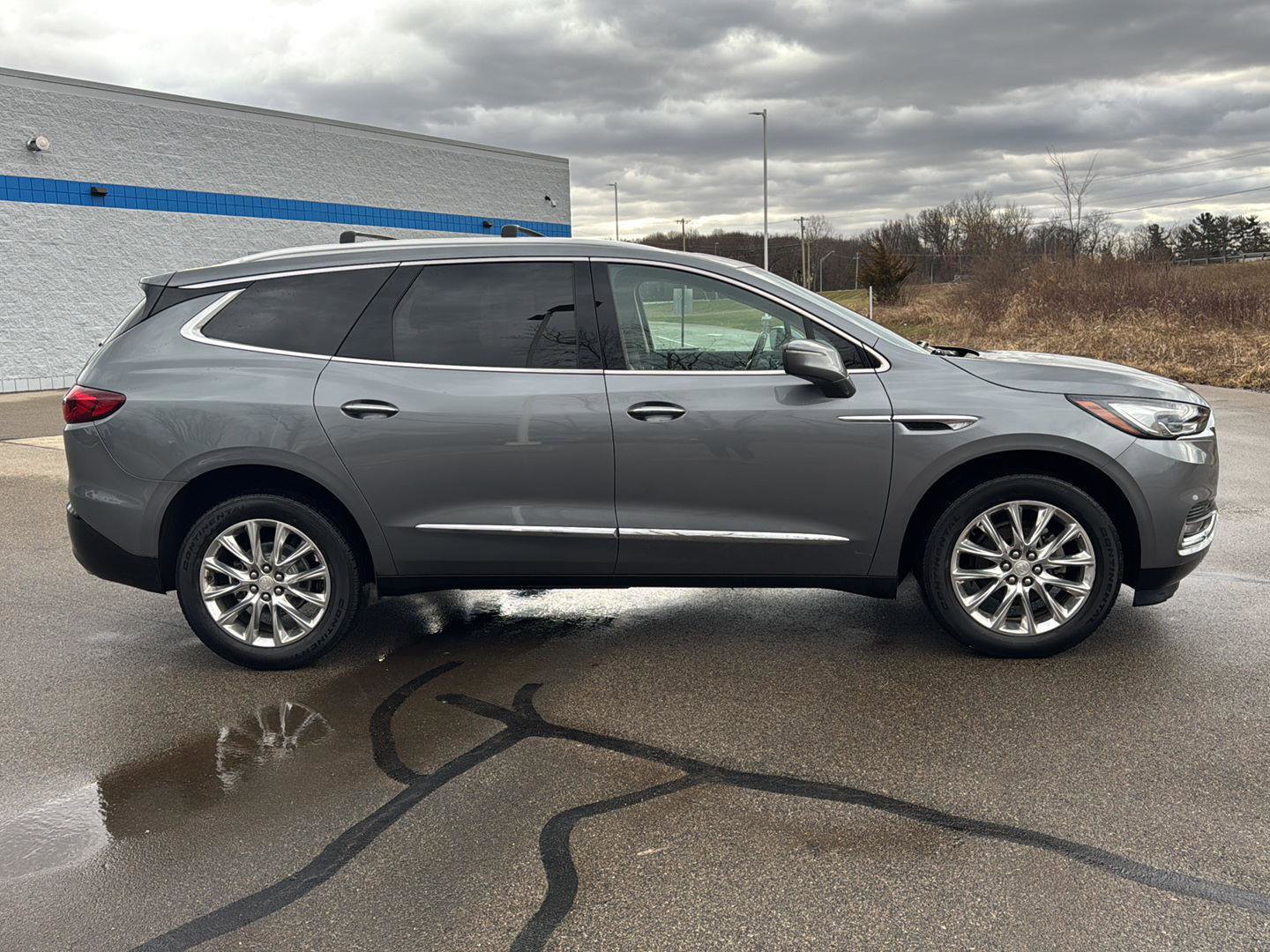 Used 2020 Buick Enclave Premium w/ Sun and Sites Package image 7