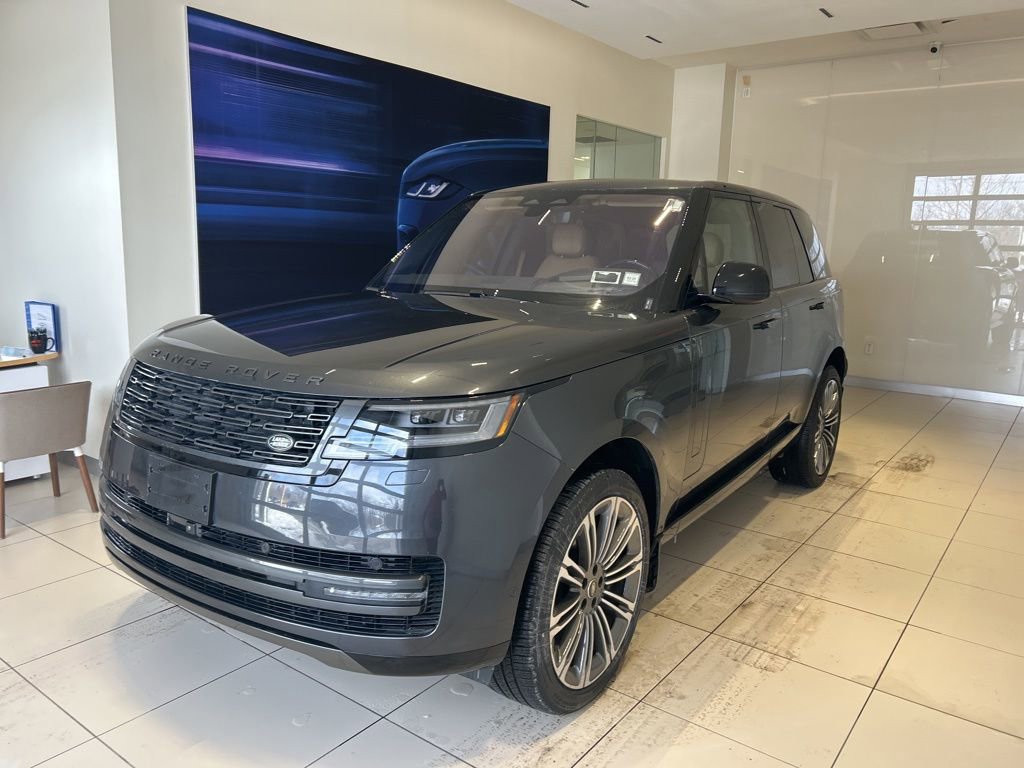 Used 2023 Land Rover Range Rover SE video 1