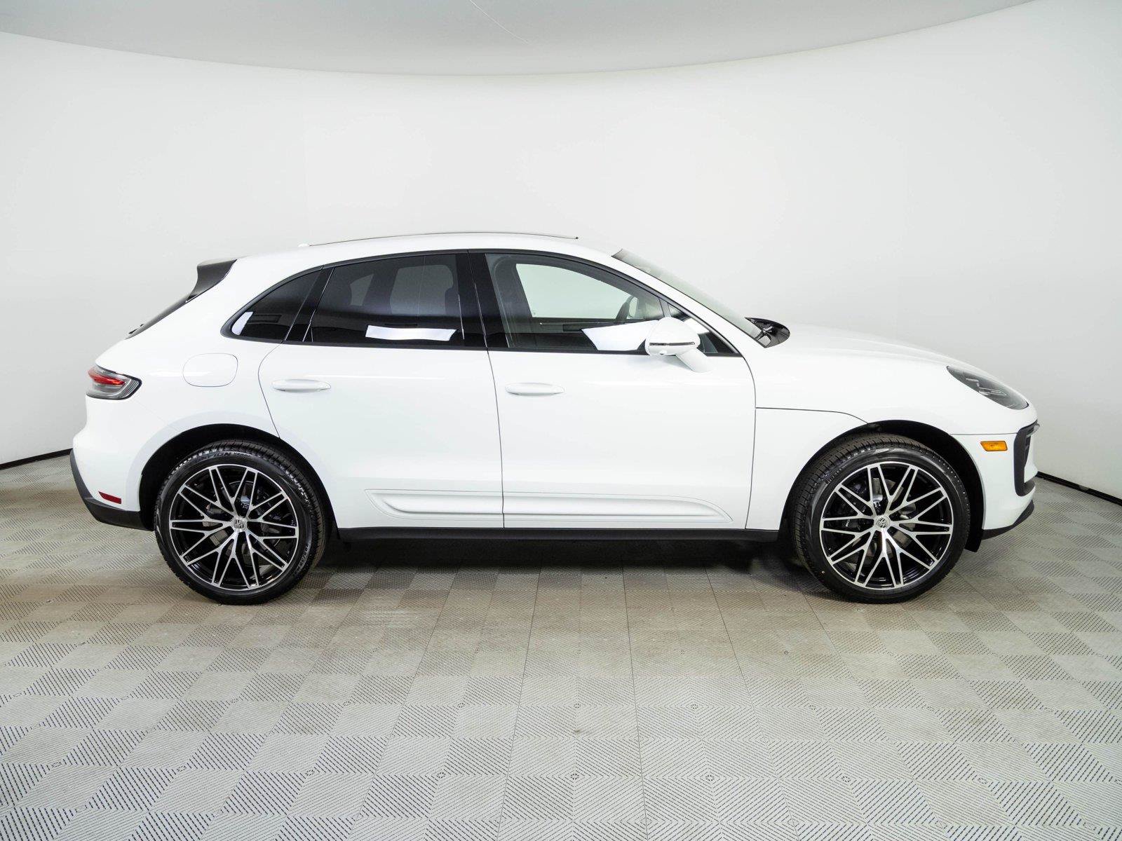 New 2026 Porsche Macan AWD/4WD image 28