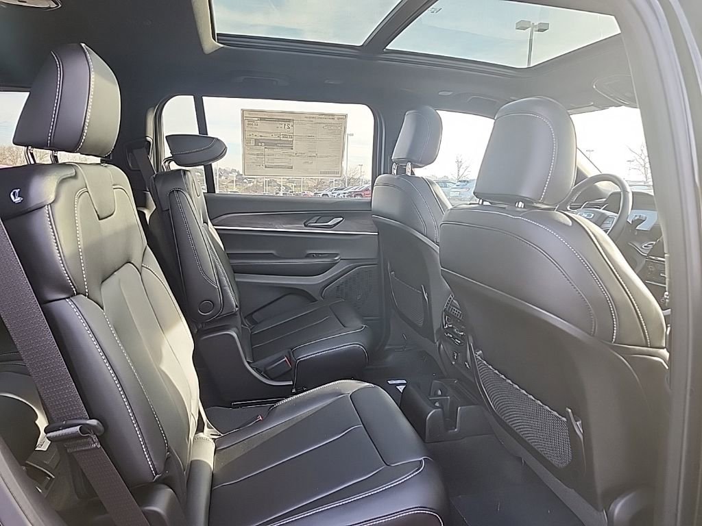 New 2025 Jeep Grand Cherokee L Limited w/ Black Appearance Package image 14