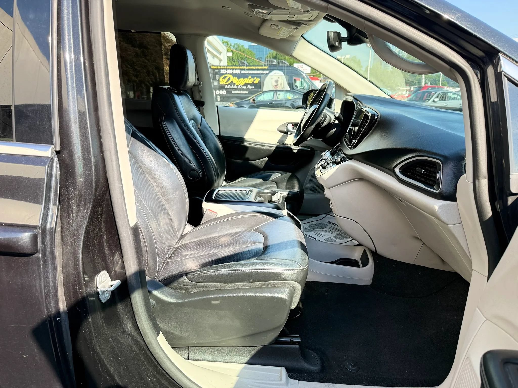 Used 2022 Chrysler Pacifica Touring-L FWD image 37