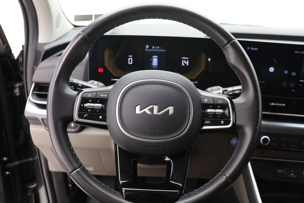Used 2025 Kia Carnival FWD image 16