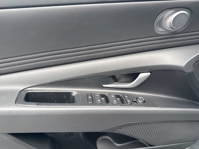 New 2026 Hyundai Elantra Limited FWD image 30