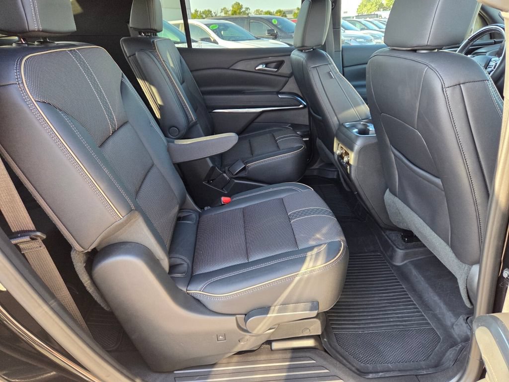 Used 2026 Chevrolet Traverse High Country w/ LPO, Floor Liner Package FWD image 17