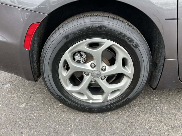 Used 2023 Chrysler Pacifica Limited image 11