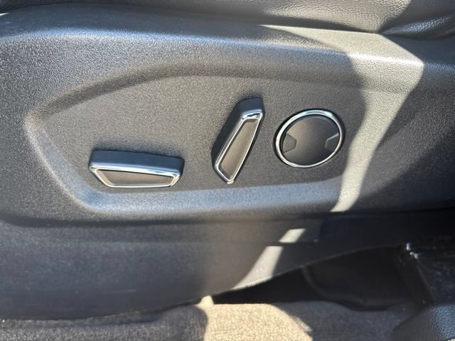 Used 2017 Ford Explorer XLT w/ Equipment Group 202A AWD/4WD image 15