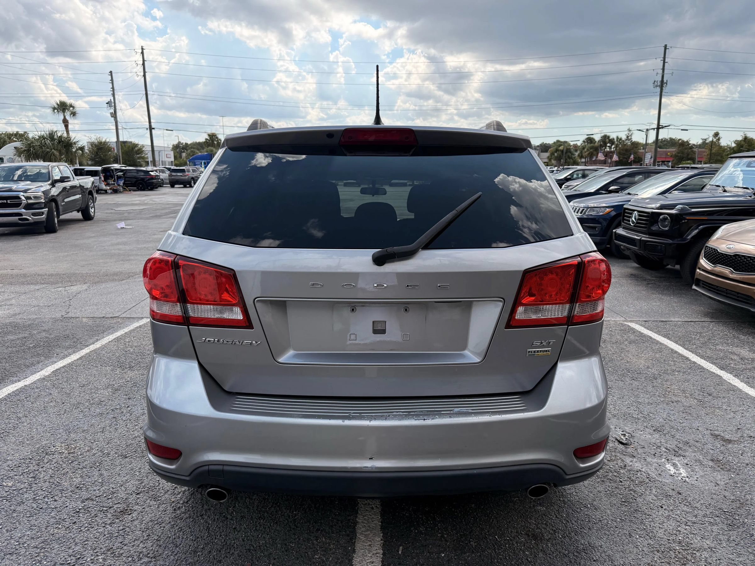 Used 2017 Dodge Journey SXT w/ Comfort/Convenience Group FWD image 5