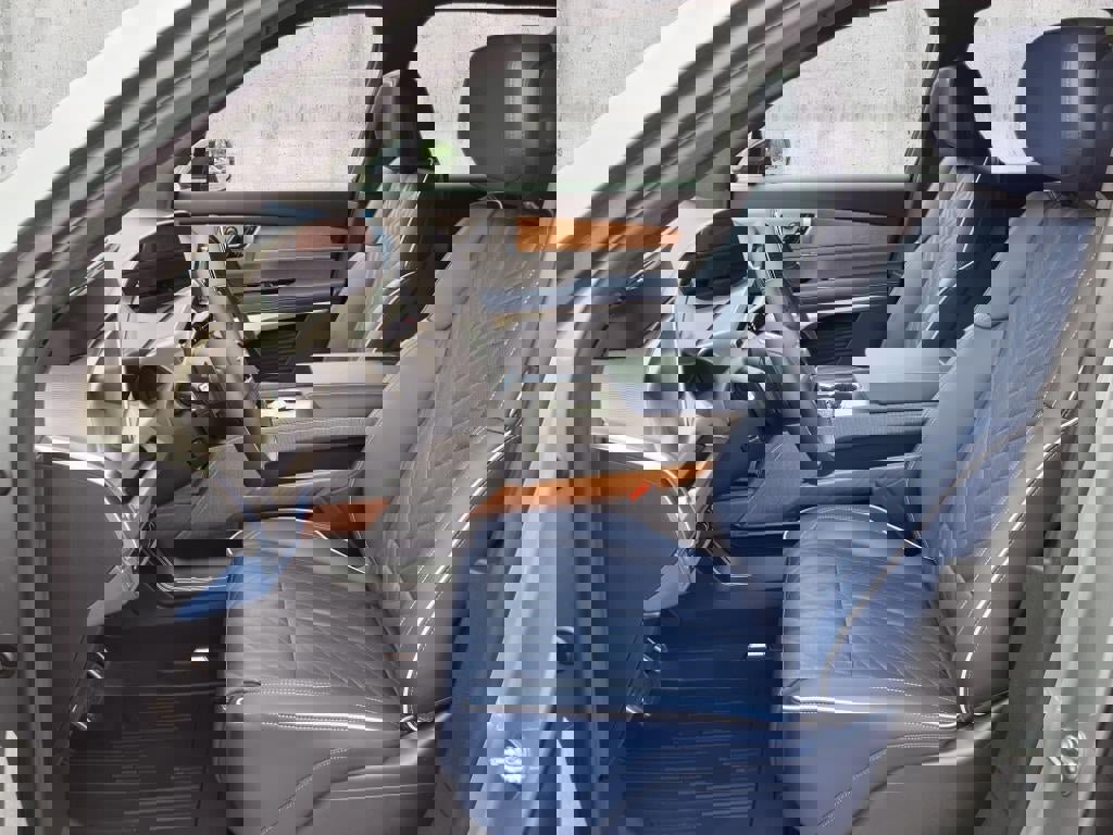 New 2026 Cadillac Vistiq Premium Luxury w/ LPO, Floor Liner Package image 4