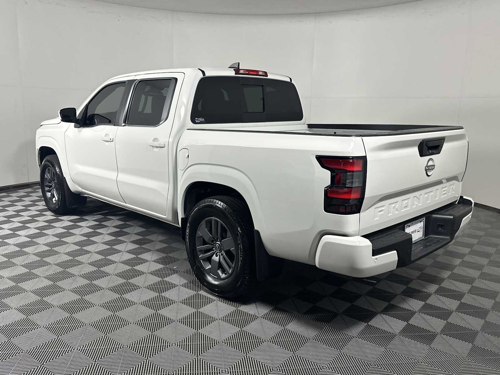 Used 2025 Nissan Frontier SV RWD image 9