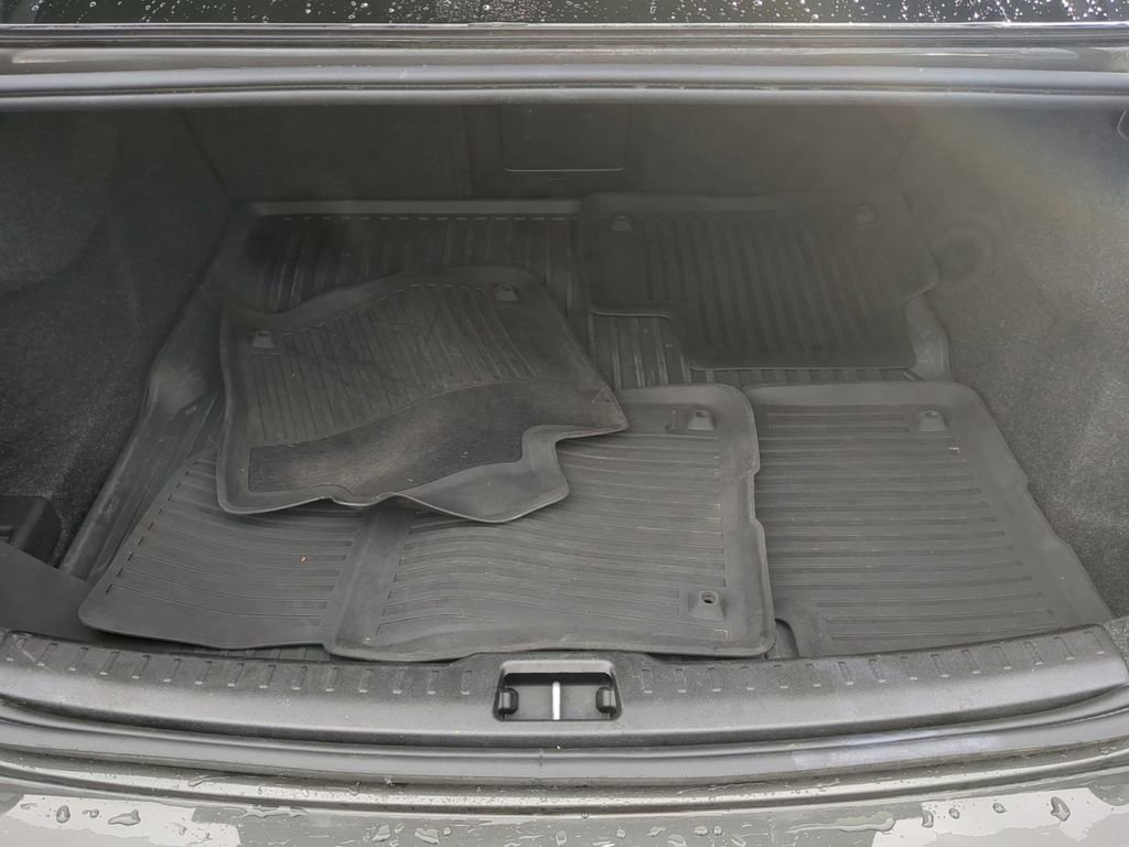 Used 2022 Volvo S60 B5 Momentum image 19