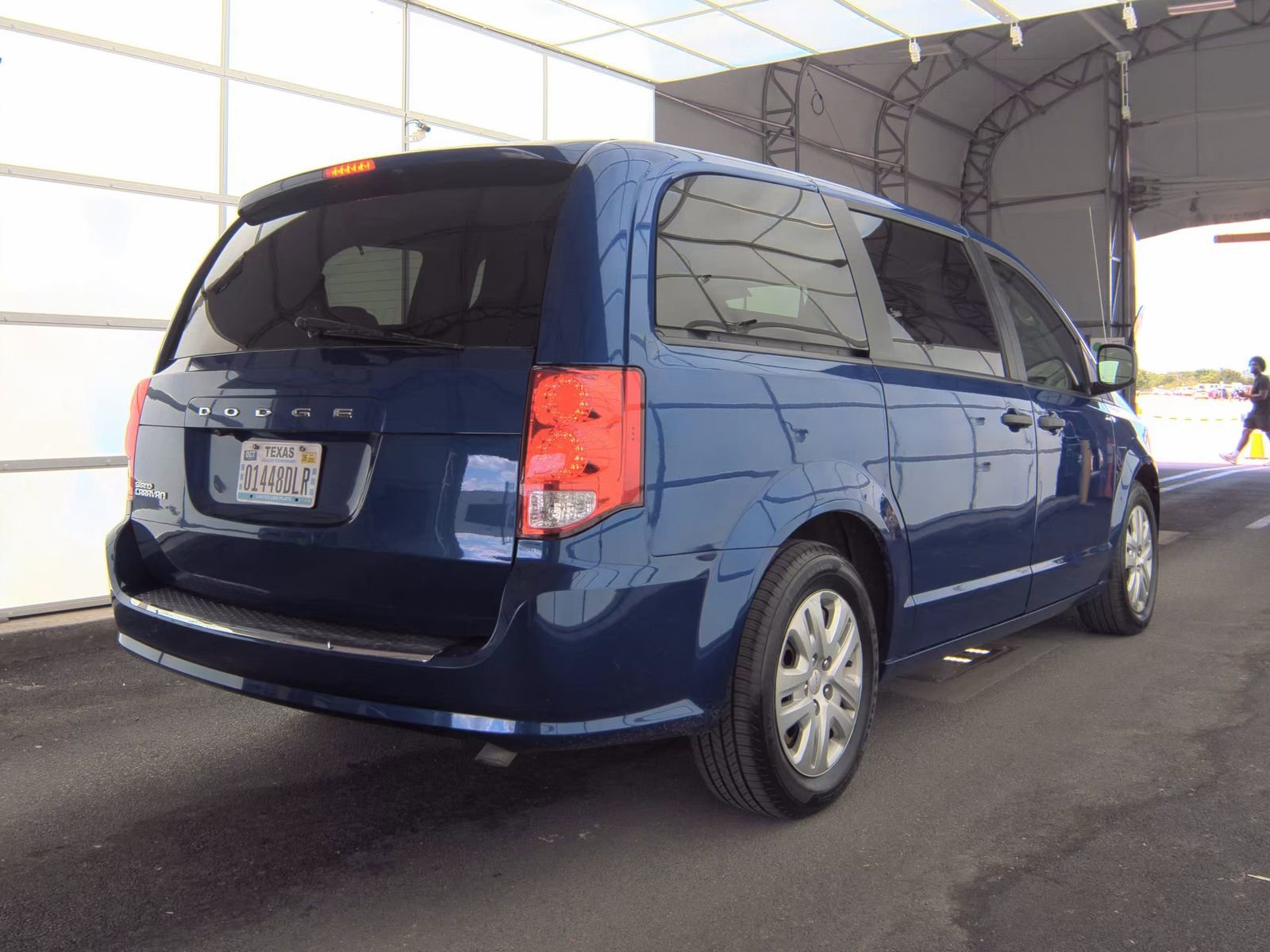 Used 2019 Dodge Grand Caravan SE FWD image 4