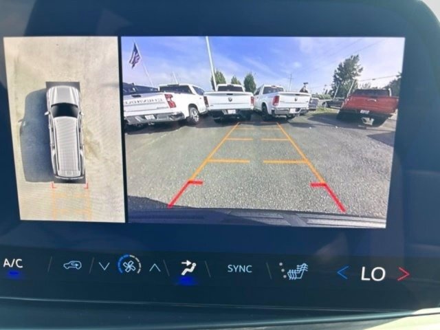 Used 2025 Chevrolet Suburban Z71 AWD/4WD image 24
