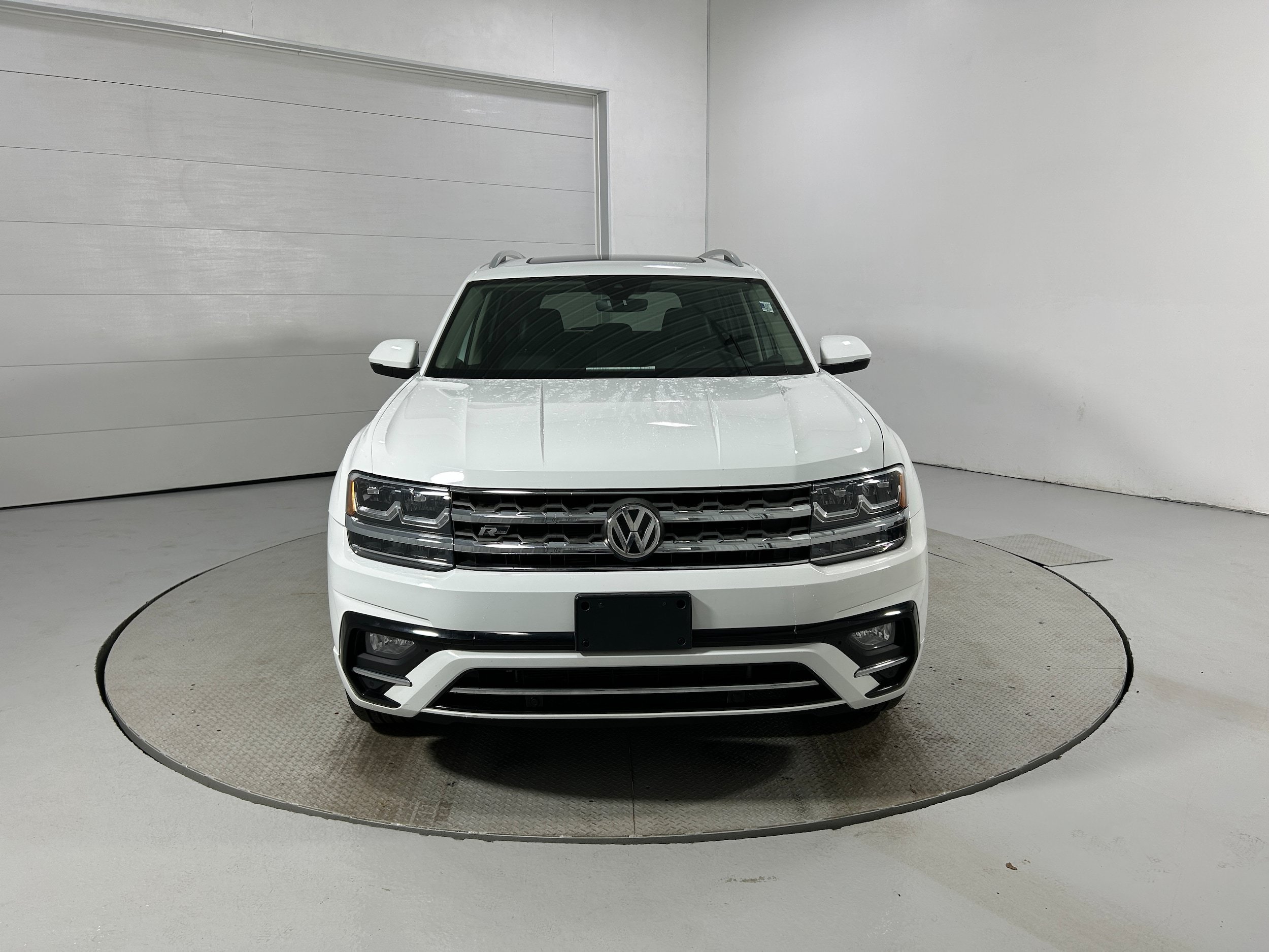 Used 2018 Volkswagen Atlas SEL w/ R-Line Package AWD/4WD image 16
