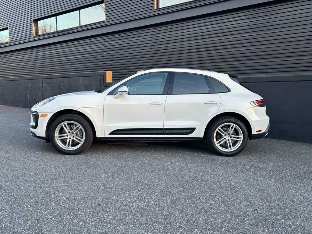 Certified 2025 Porsche Macan image 7
