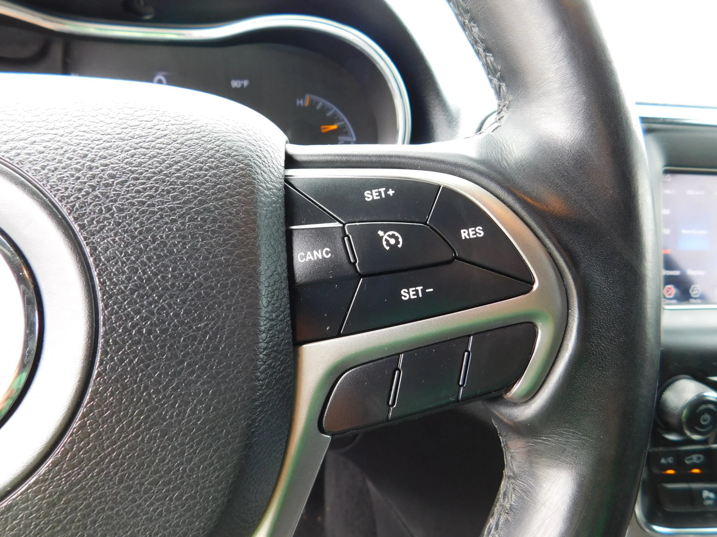 Used 2021 Jeep Grand Cherokee Laredo AWD/4WD image 22