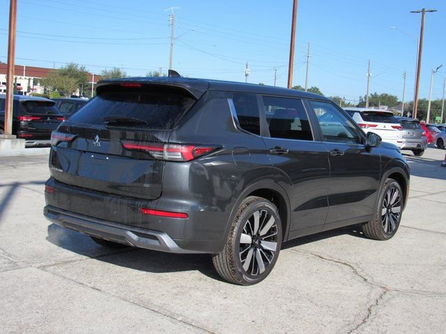 New 2025 Mitsubishi Outlander SE image 3