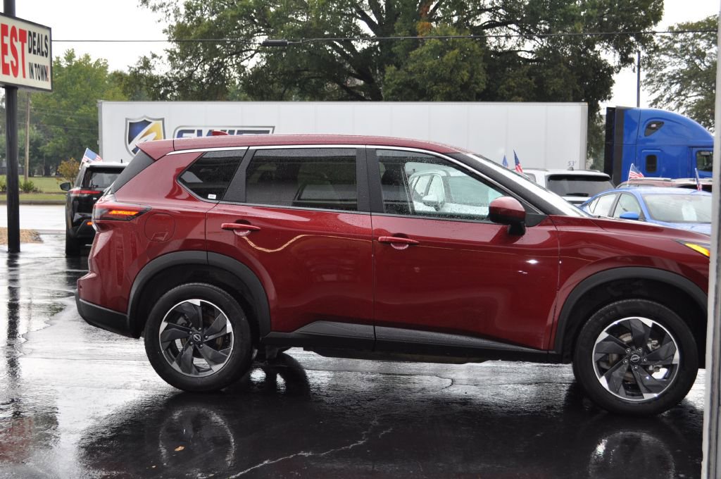 Used 2024 Nissan Rogue SV image 15