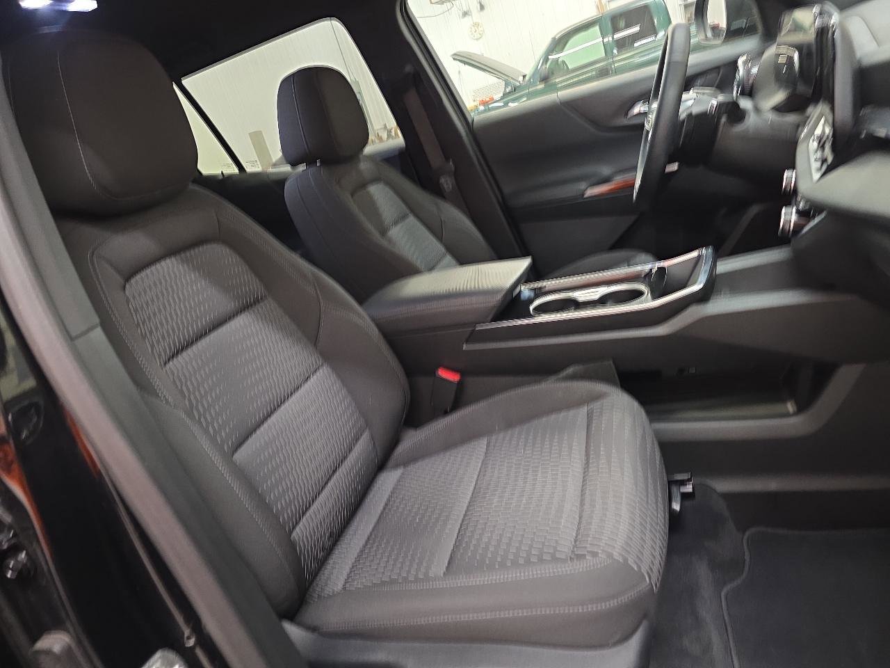 Used 2025 Chevrolet Equinox LT image 48