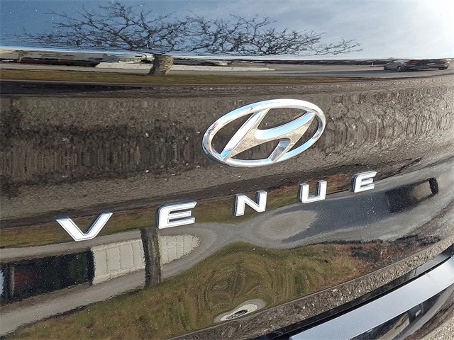 Used 2022 Hyundai Venue SE image 30