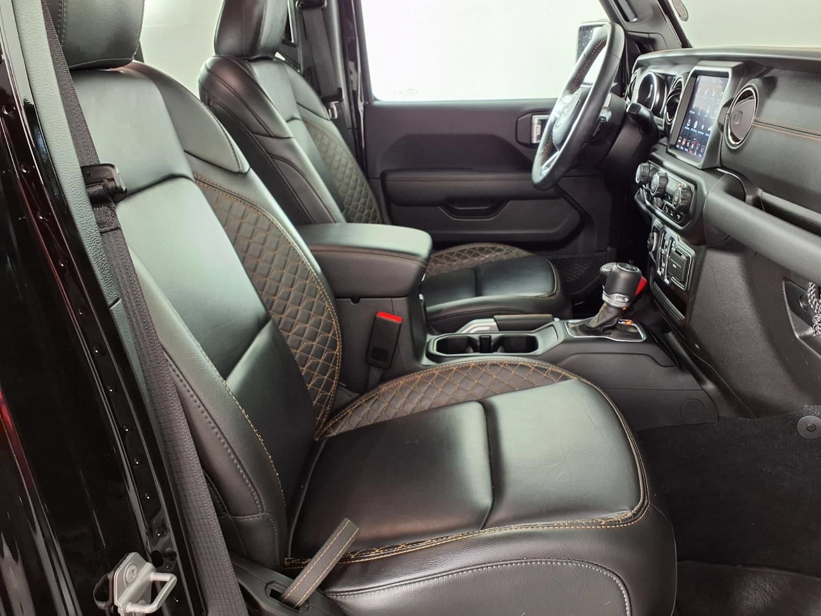 Used 2022 Jeep Gladiator Overland AWD/4WD image 9